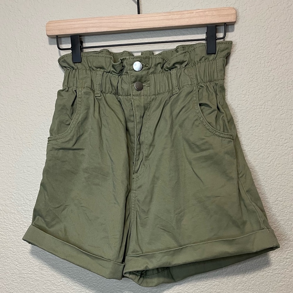 H&M high waisted paper bag shorts